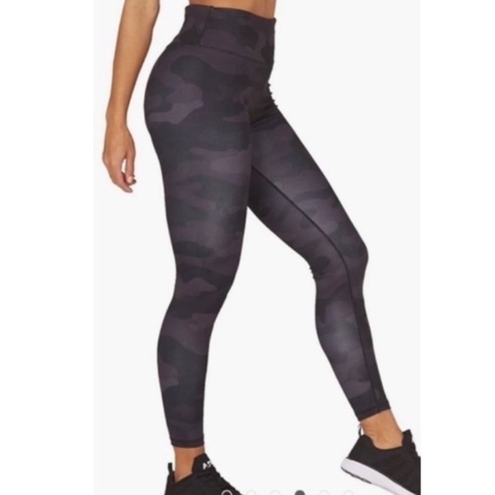Glyder Black Camo High Waist Athletic Gym Sporty Exercise Leggings Large
